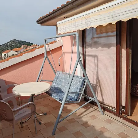 ゲストハウス & Krecak シベニク